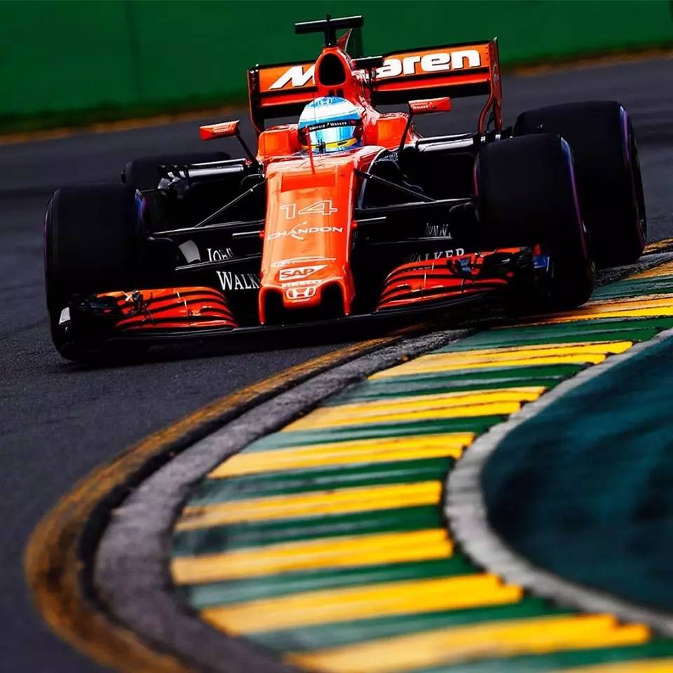 迈凯伦绝杀红牛二队，阿隆索关键制胜