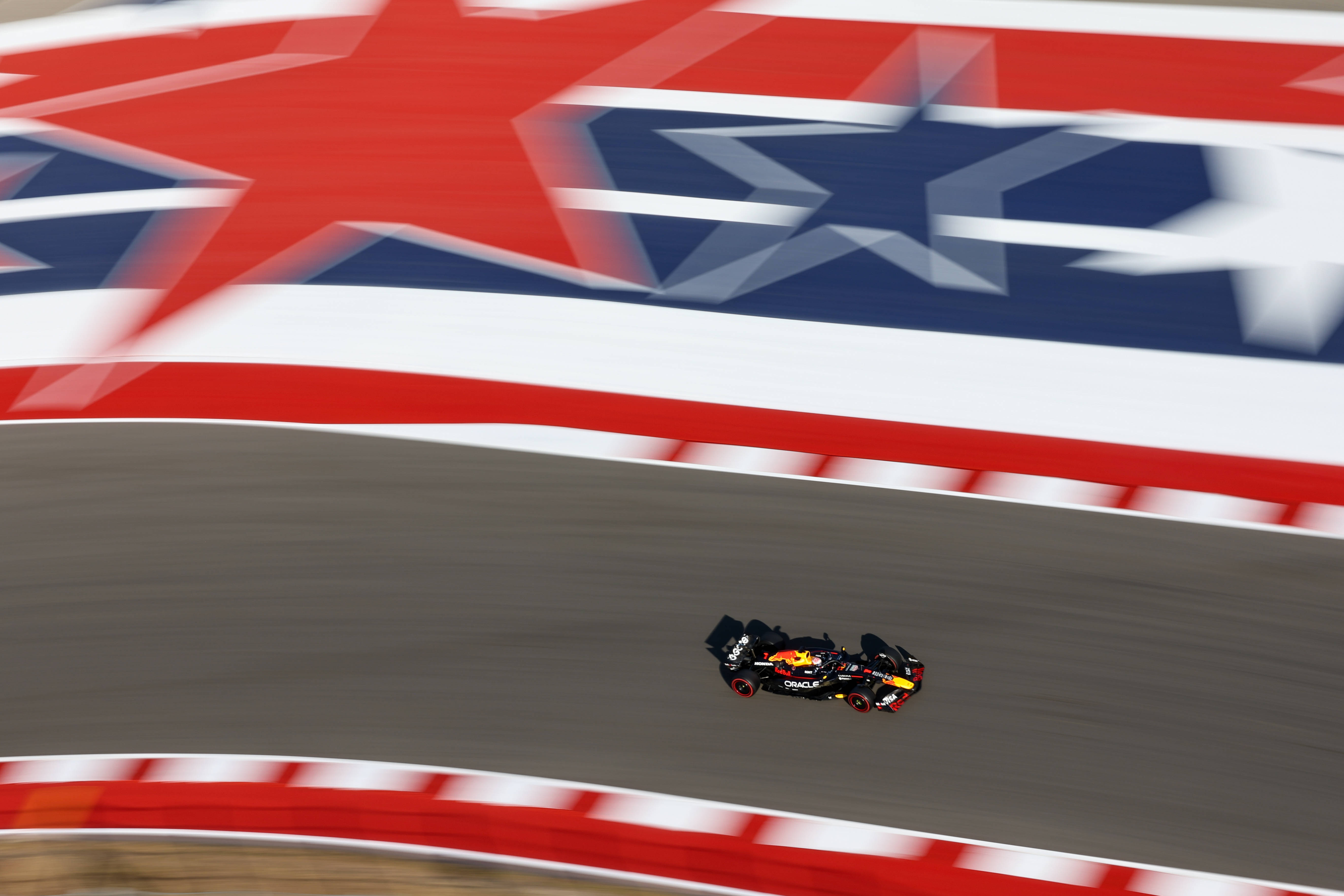 雷诺车队险胜梅赛德斯,维斯塔潘扛起全队 雷诺车队险胜梅赛德斯,维斯塔潘扛起全队