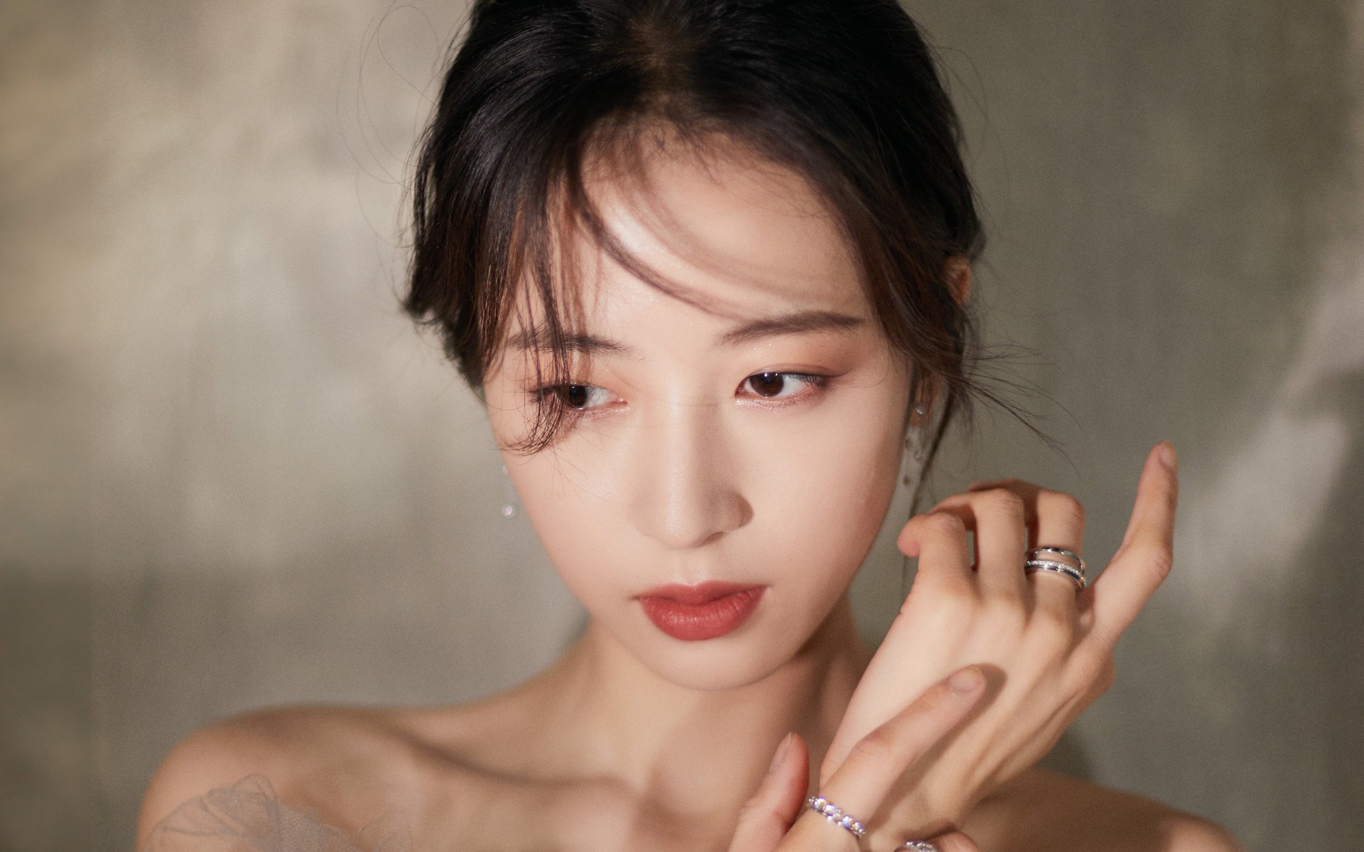 矛与盾的对决与绿茵场的逆转，竞技体育永恒的魅力