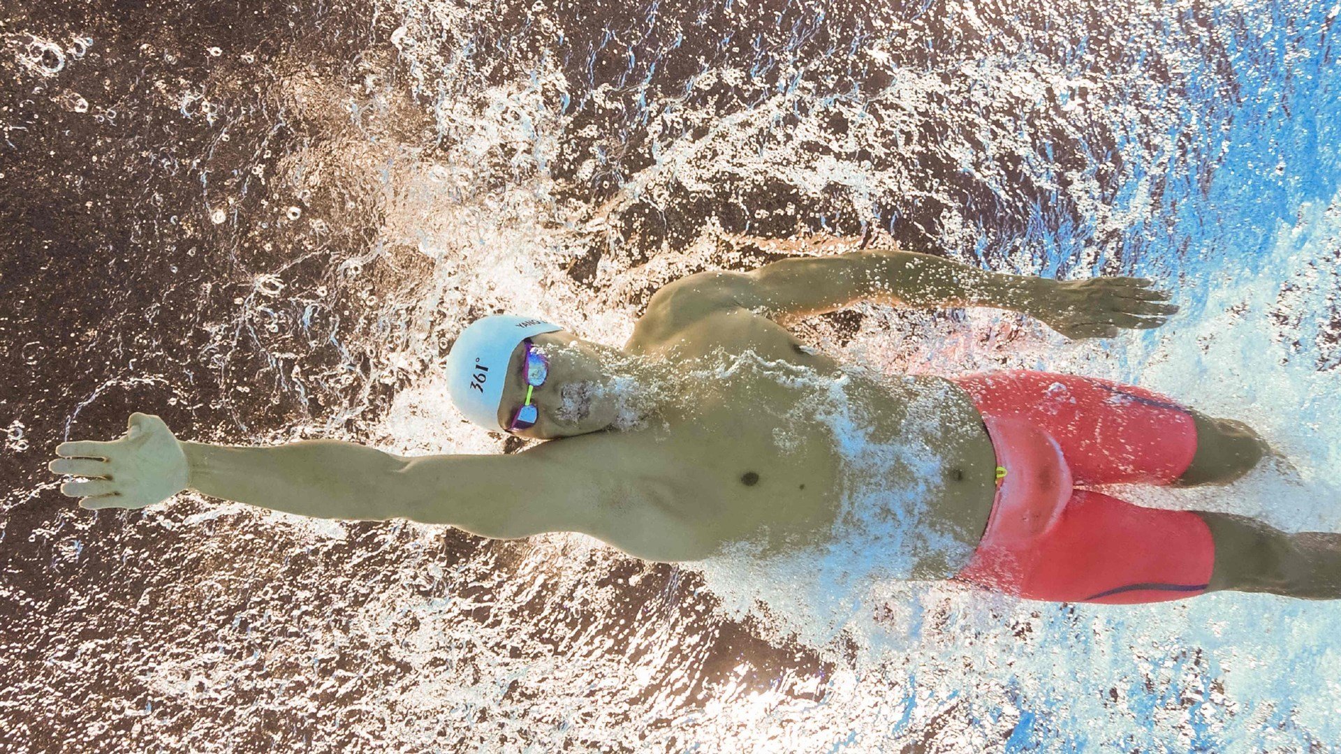 -戈贝尔遮天蔽日定乾坤，雄鹿一波流碾碎费城冠军梦